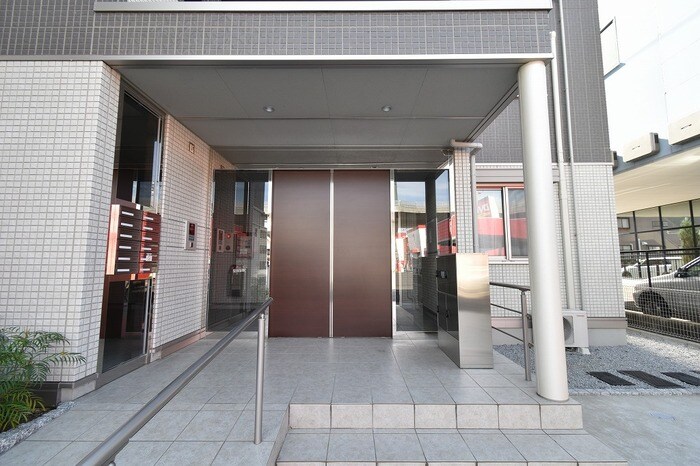 物件外観写真3　(エントランス)