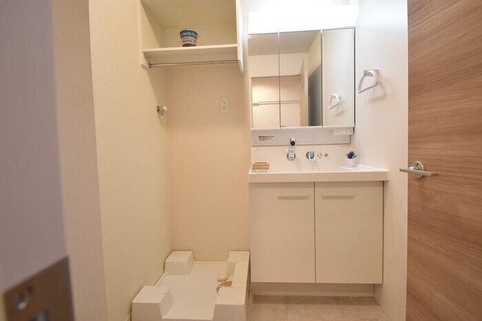 物件内観写真7　(洗髪洗面化粧台・室内洗濯機置場)