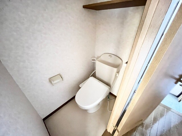 物件内観写真6　(シャワー付トイレ)