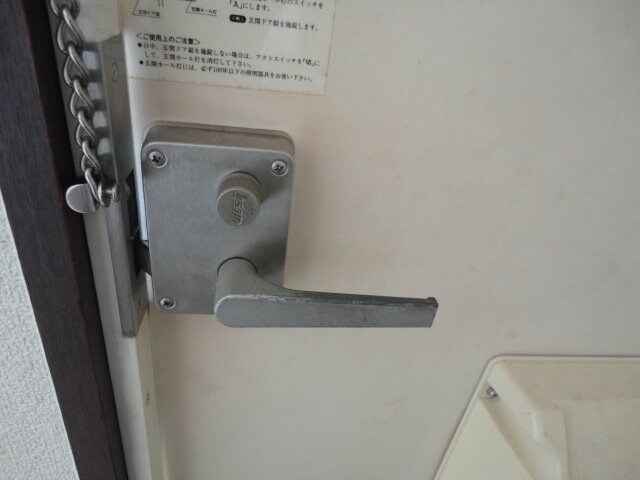 物件内観写真18　(玄関の鍵)