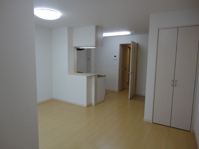 物件内観写真3　(リビング)