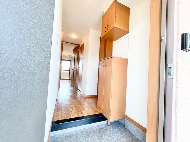 物件内観写真12　(玄関)