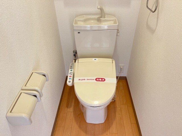 物件内観写真6　(シャワー付トイレ)