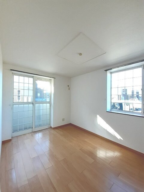 物件内観写真8　(居室・リビング)