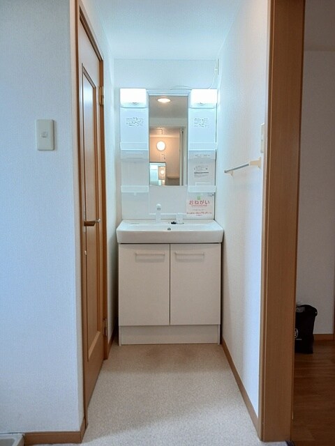 物件内観写真6　(洗面所)