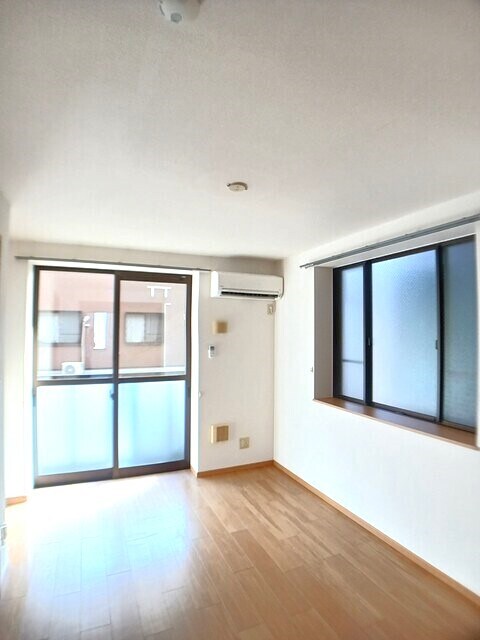 物件内観写真8　(居室・リビング)