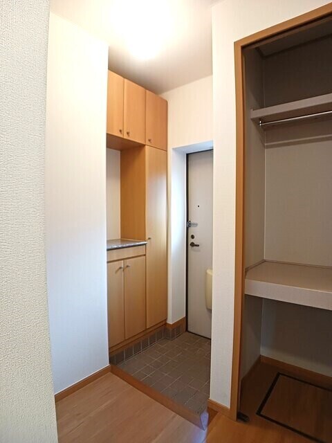 物件内観写真11　(玄関)