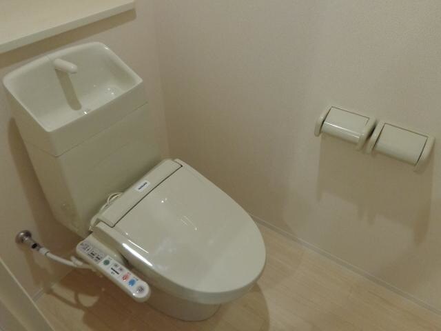 物件内観写真7　(シャワー付トイレ)