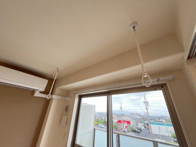 物件内観写真17　(室内物干し)