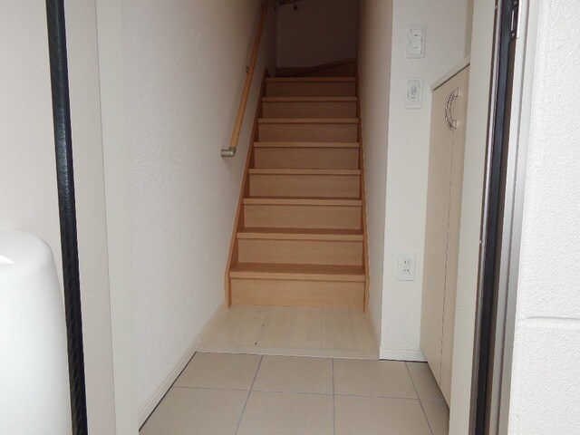 物件内観写真11　(玄関)