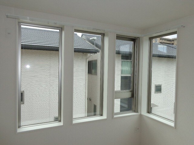 物件内観写真12　(リビング大型サッシ)