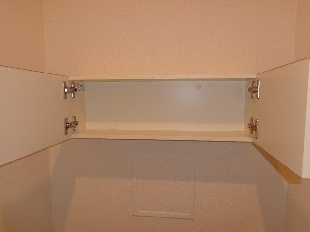 物件内観写真19　(トイレ収納)