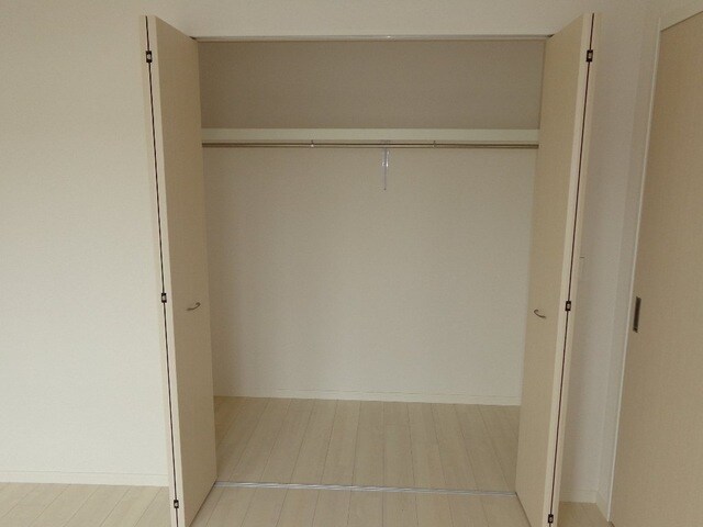 物件内観写真21　(北側洋室収納)