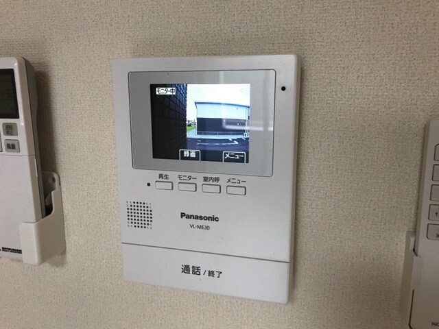 物件内観写真11　(カメラ付インターホン)