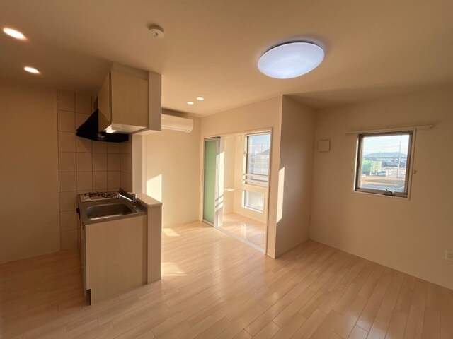 物件内観写真3　(リビング)