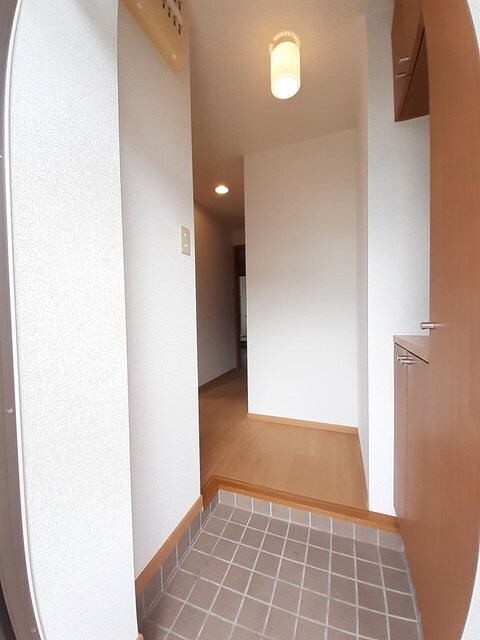 物件内観写真10　(玄関)