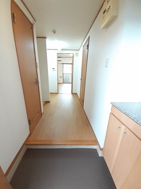 物件内観写真11　(玄関)