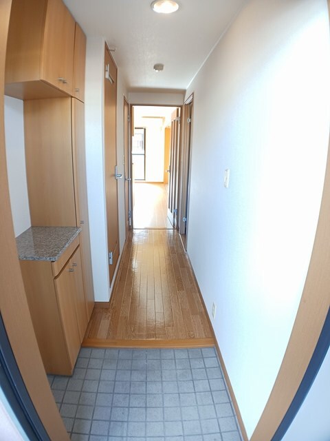 物件内観写真12　(玄関)