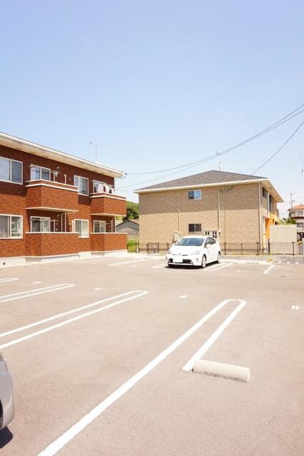 物件外観写真2　(駐車場)