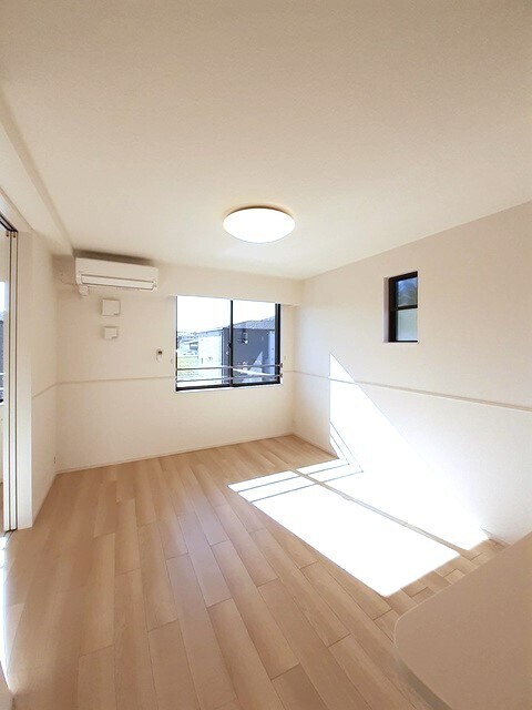 物件内観写真8　(居室・リビング)