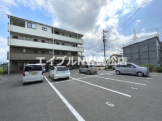 物件外観写真3　(駐車場)