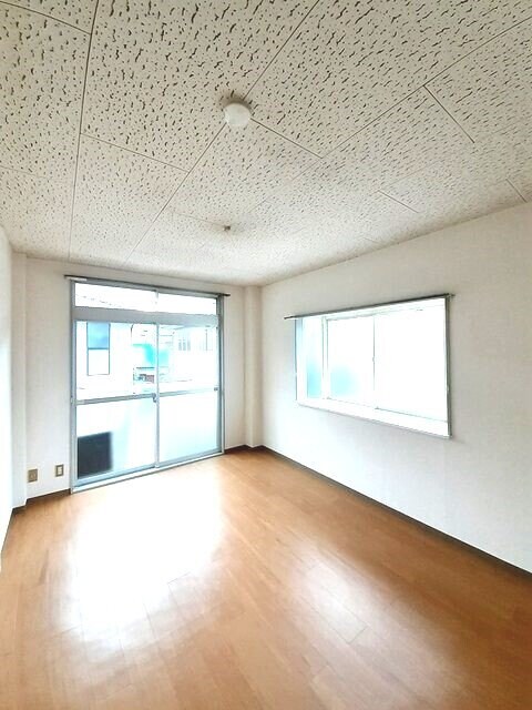 物件内観写真8　(居室・リビング)