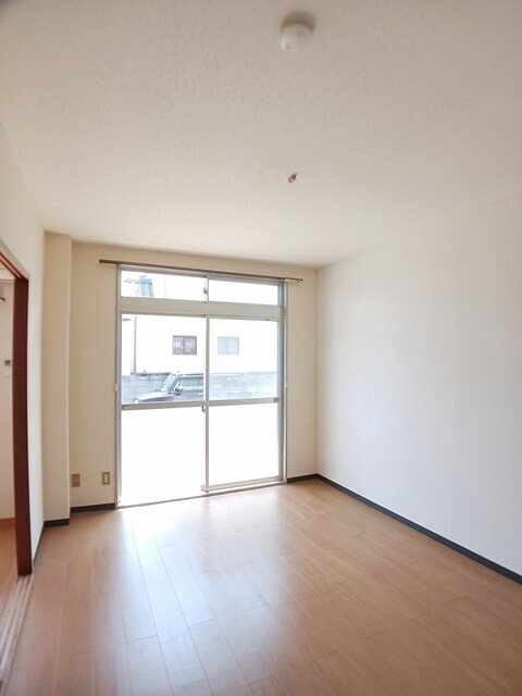 物件内観写真5　(居室・リビング)