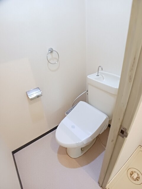 物件内観写真8　(トイレ)