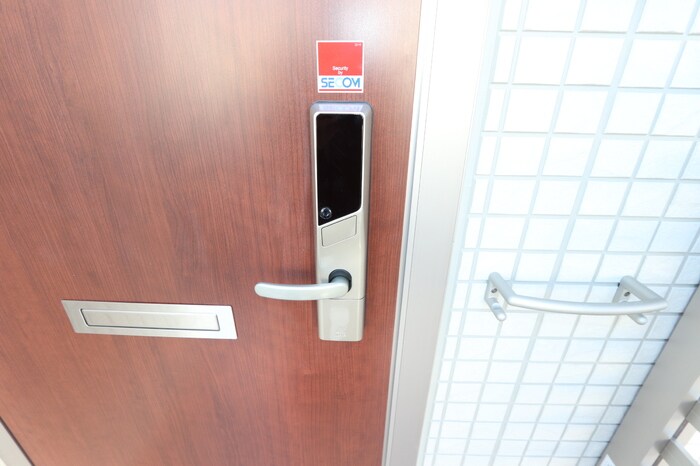 物件内観写真15　(ICカードロック)