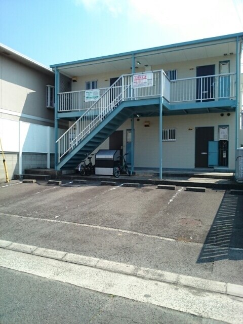 物件外観写真3　(駐車場)