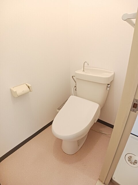 物件内観写真8　(トイレ)