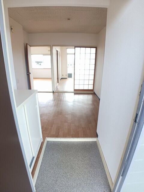 物件内観写真11　(玄関)