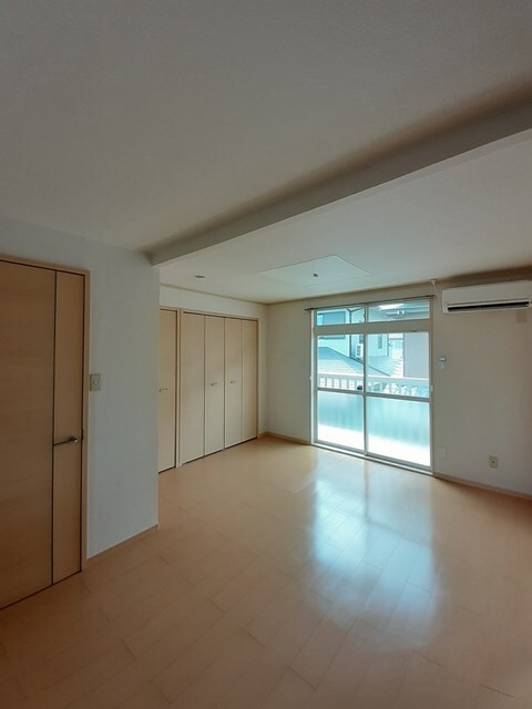 物件内観写真3　(居室・リビング)