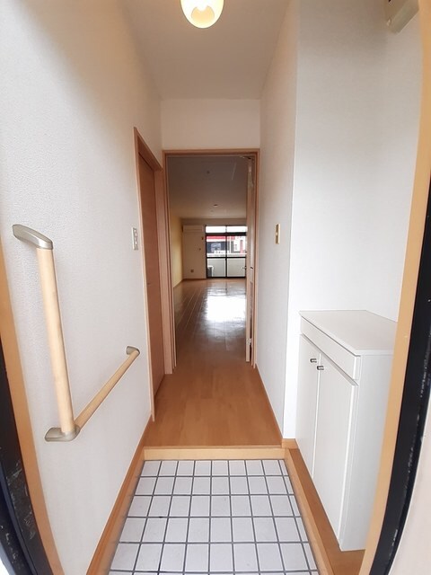 物件内観写真9　(玄関)