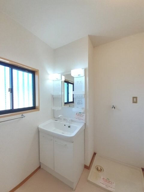 物件内観写真10　(洗面所)