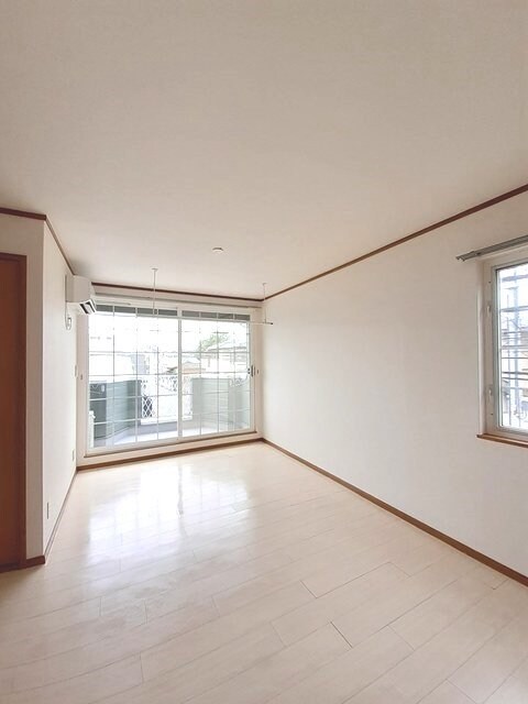 物件内観写真8　(居室・リビング)