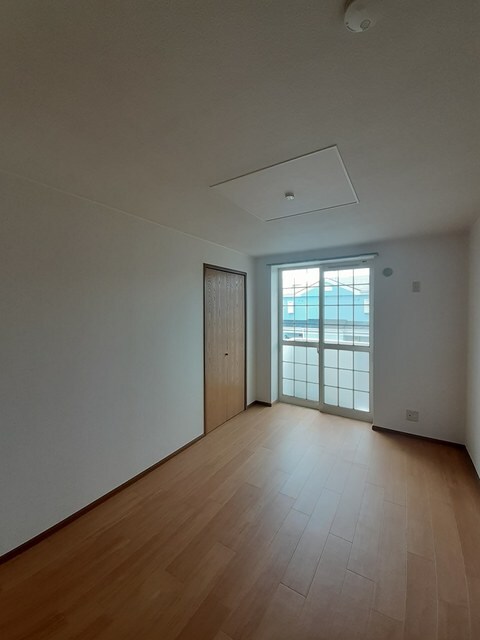 物件内観写真4　(居室・リビング)