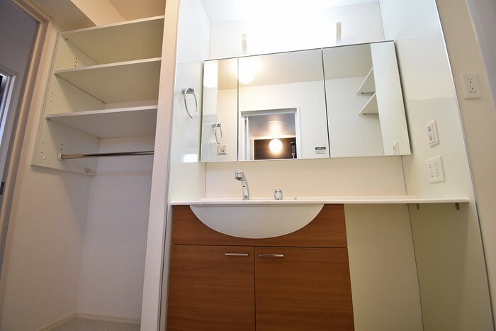 物件内観写真5　(洗髪洗面化粧台)