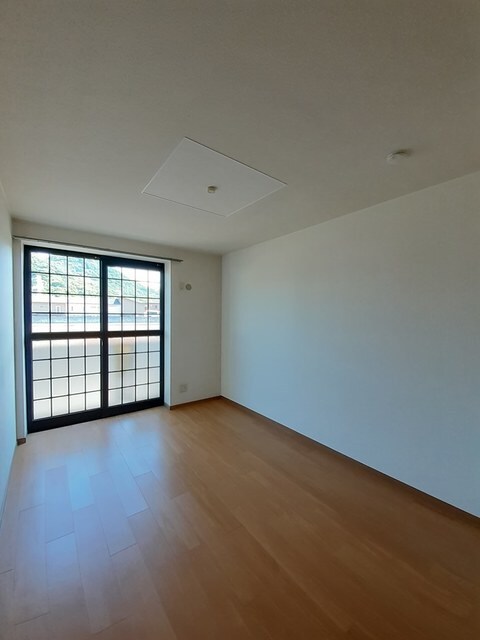 物件内観写真3　(居室・リビング)