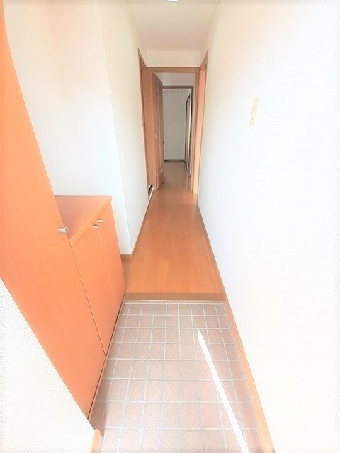 物件内観写真10　(玄関)