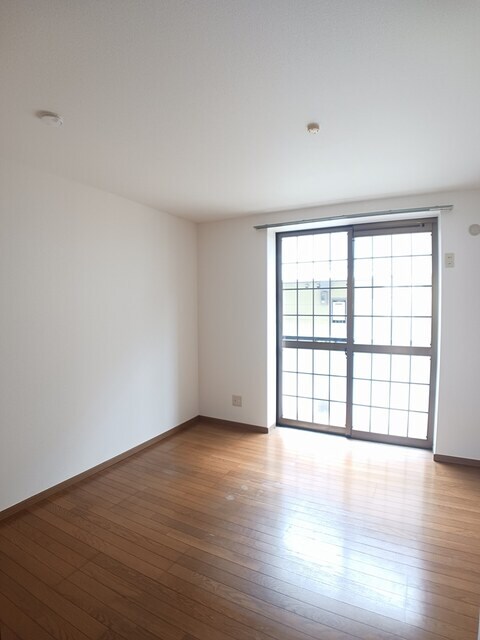 物件内観写真4　(居室・リビング)