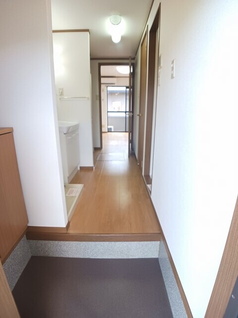 物件内観写真10　(玄関)