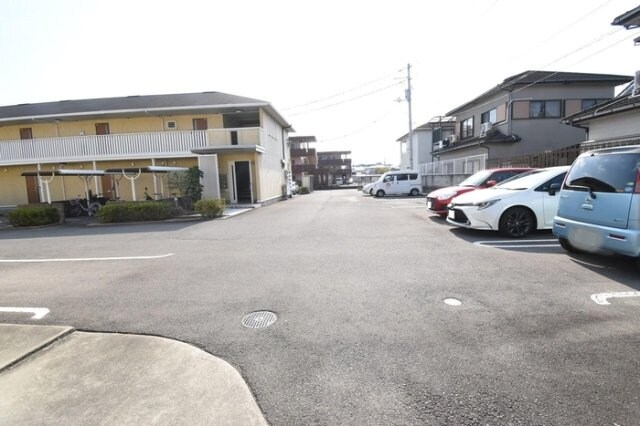 物件外観写真4　(駐車場)