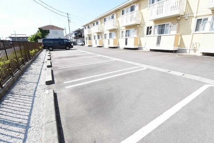 物件外観写真6　(駐車場)