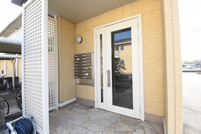 物件外観写真8　(エントランス)