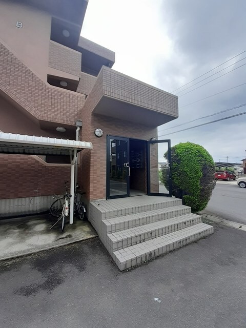 物件外観写真2　(エントランス)