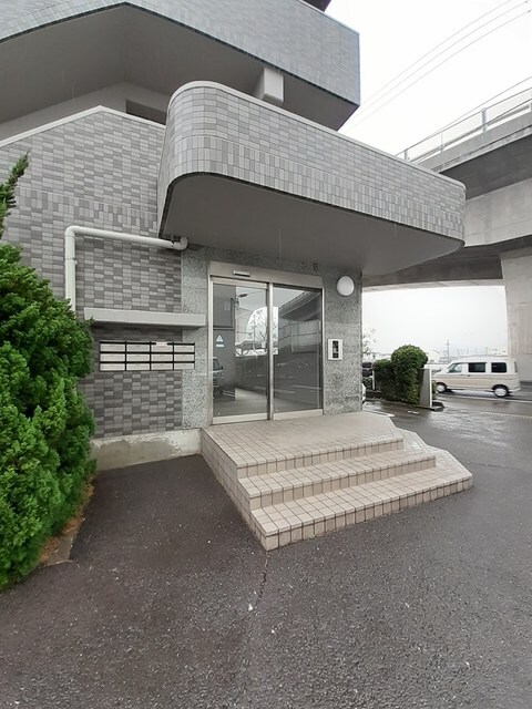 物件外観写真2　(エントランス)