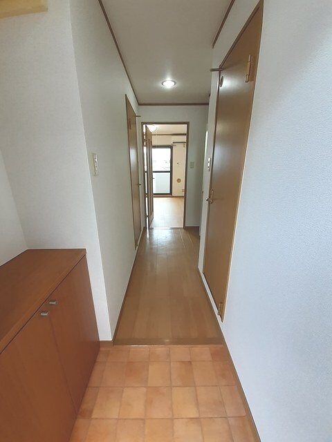 物件内観写真10　(玄関)