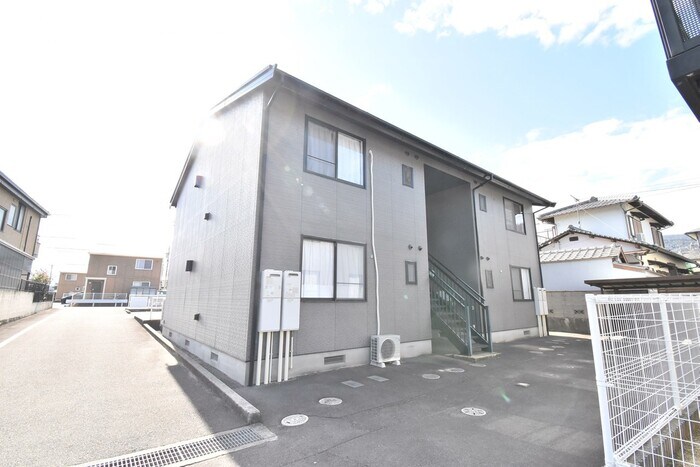 物件外観写真1　(建物外観)