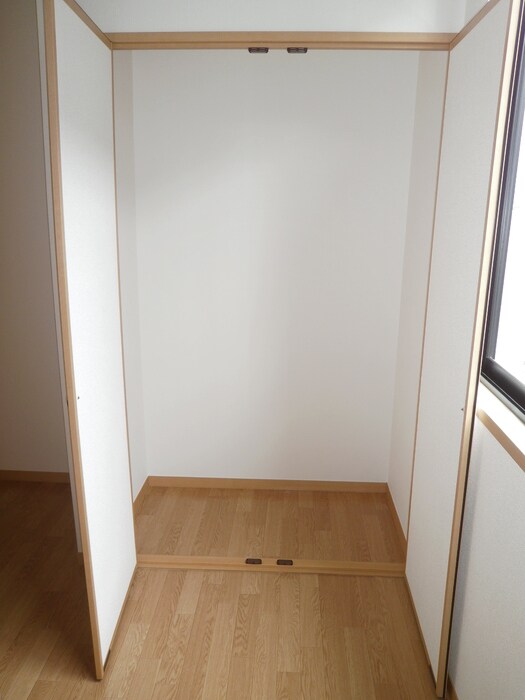 物件内観写真10　(北洋室収納)